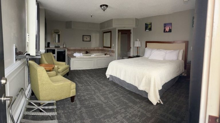 Vacationland Inn & Suites
