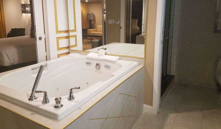 Westgate Las Vegas Resort & Casino, room with private jacuzzi, photo 2
