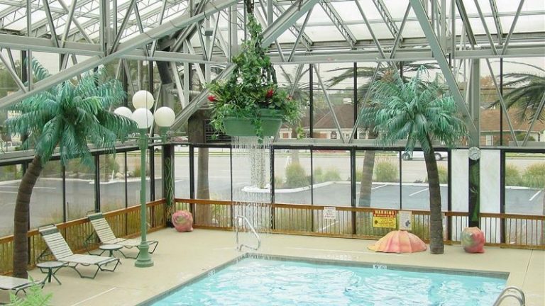 Wildwood Inn Tropical Dome & Theme Suites