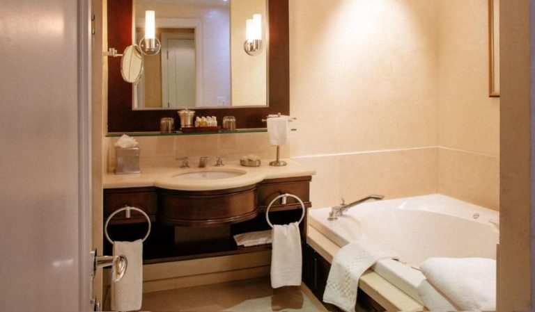 Windsor Arms Hotel