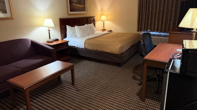 Wingate by Wyndham Livonia