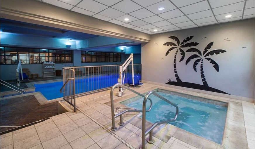 Wingate by Wyndham Oklahoma City Airport, room with private jacuzzi, photo 7