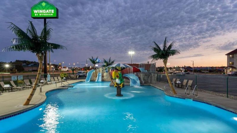 Wingate by Wyndham Wisconsin Dells Waterpark, room with private jacuzzi, photo 6