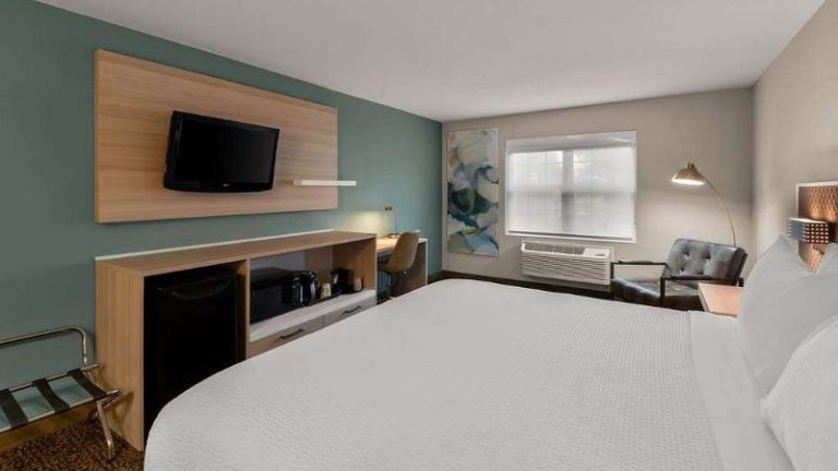Ramada by Wyndham Galena Hotel & Day Spa