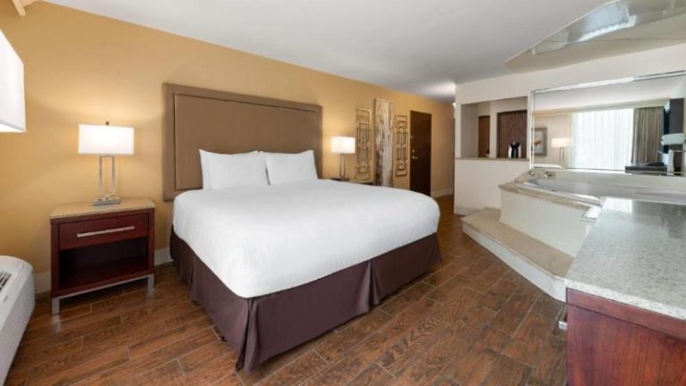 Wyndham Riverfront Little Rock