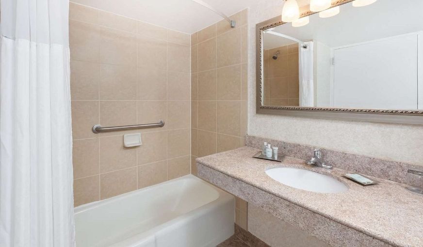 Wyndham Virginia Beach Oceanfront, room with private jacuzzi, photo 2