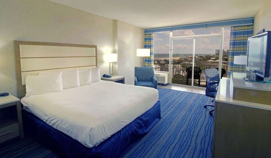 Wyndham Virginia Beach Oceanfront, room with private jacuzzi, photo 3