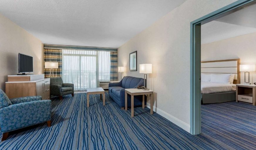 Wyndham Virginia Beach Oceanfront, room with private jacuzzi, photo 4