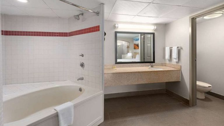 Days Inn by Wyndham Clarksville North