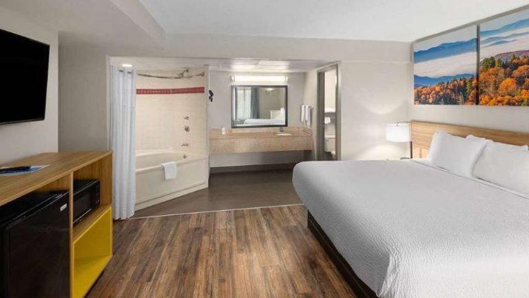 Days Inn by Wyndham Clarksville North