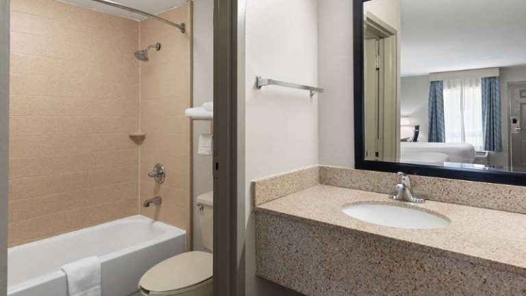 Days Inn by Wyndham Clarksville North