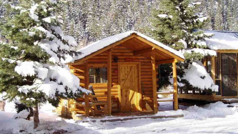 Ouray Riverside Resort – Inn & Cabins, cabin with a private hot tub, photo 2