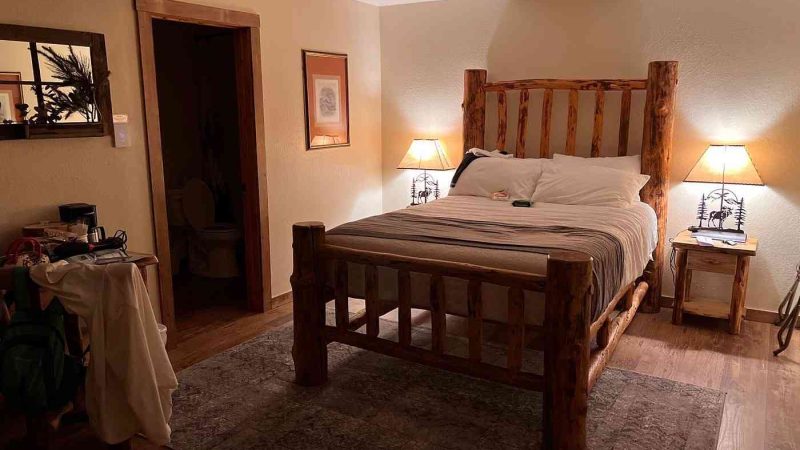 Ouray Riverside Resort – Inn & Cabins, cabin with a private hot tub, photo 6
