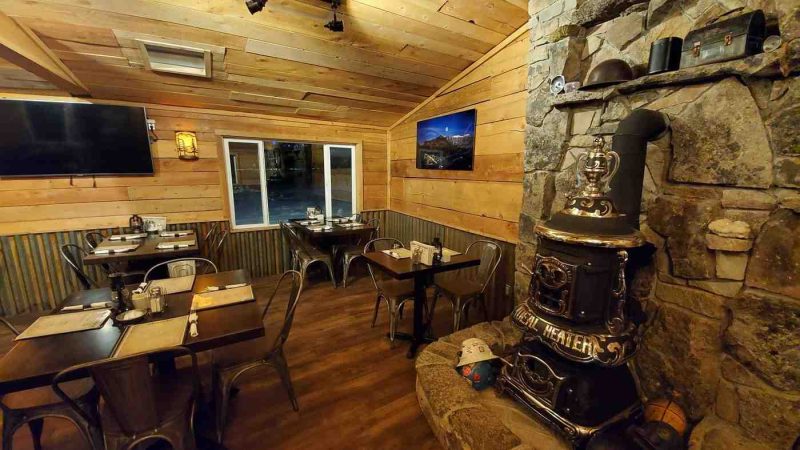Ouray Riverside Resort – Inn & Cabins, cabin with a private hot tub, photo 8