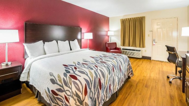 Red Roof Inn Clarksville