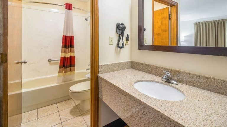 Red Roof Inn Clarksville