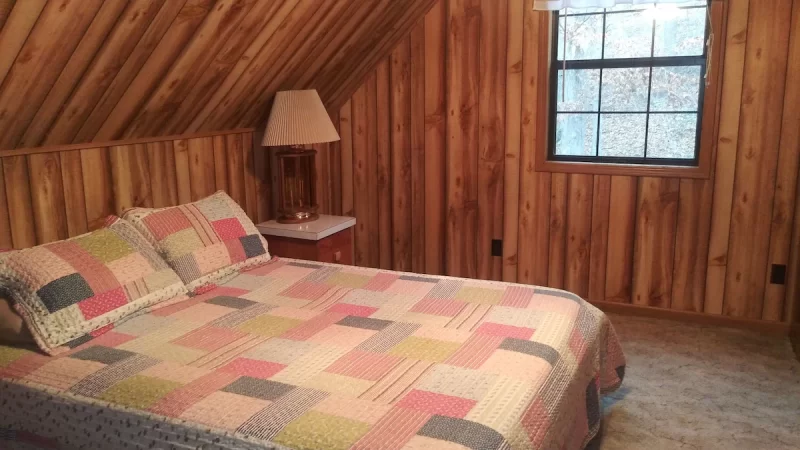 Lakefront cabin, cabin with a private hot tub