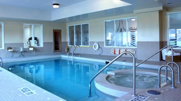 Admiral Inn & Suites