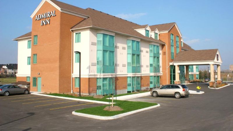 Admiral Inn & Suites, room with private jacuzzi, photo 6