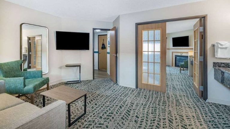 AmericInn By Wyndham Duluth South Black Woods Event Center