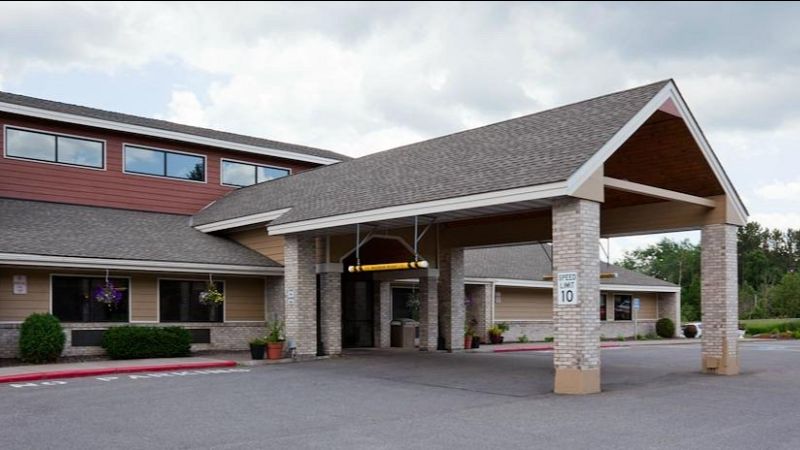 AmericInn By Wyndham Duluth South Black Woods Event Center, room with private jacuzzi, photo 6
