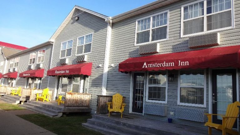 Amsterdam Inn & Suites Moncton