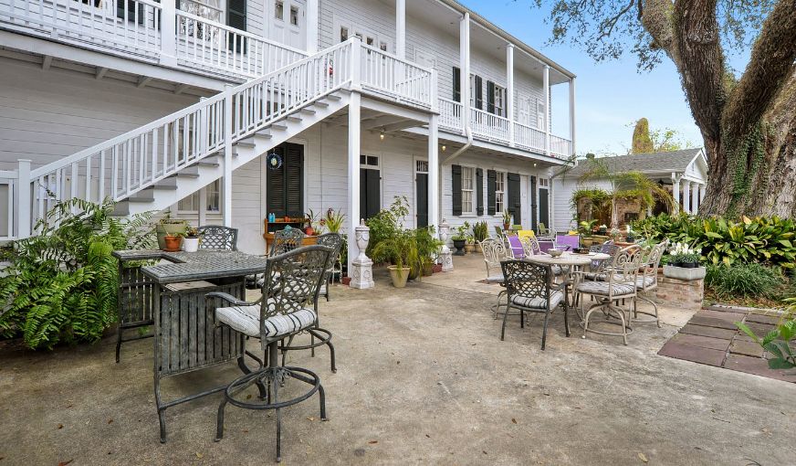Ashton’s Bed and Breakfast, room with private jacuzzi, photo 7