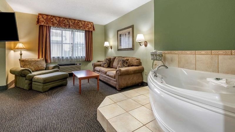 Best Western Gateway Grand 1 - jacuzzi hotel room