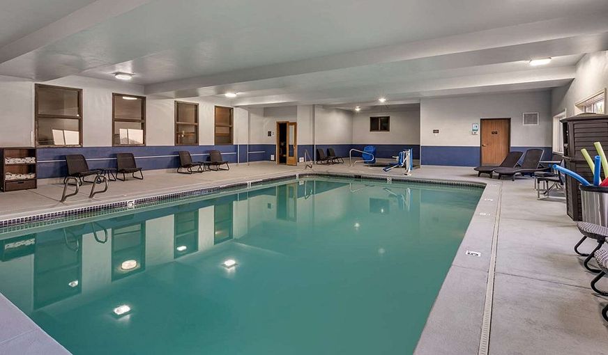 Best Western Newberg Inn, room with private jacuzzi, photo 6