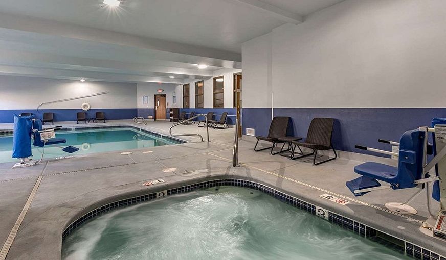 Best Western Newberg Inn, room with private jacuzzi, photo 7