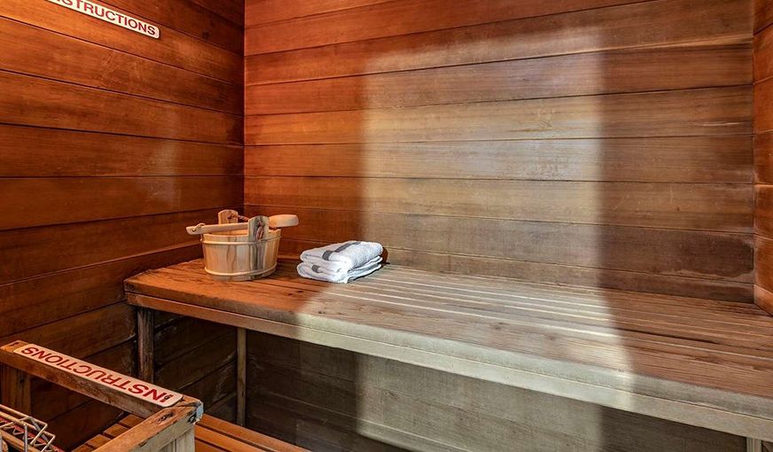 Best Western Newberg Inn, room with private jacuzzi, photo 8