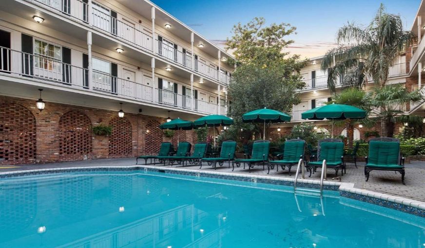 Best Western Plus French Quarter Courtyard Hotel, room with private jacuzzi, photo 7