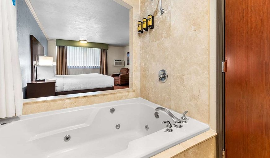 Best Western Plus Parkway Inn