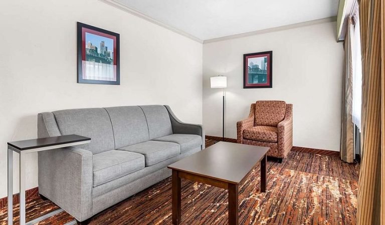 Best Western Plus Parkway Inn