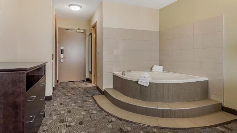 Best Western Plus Red Deer Inn & Suites