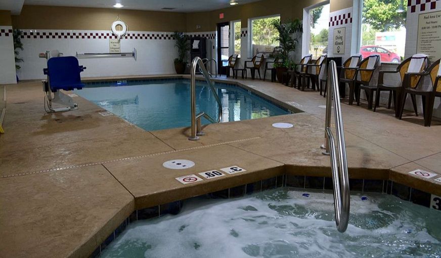 Best Western Wilsonville Inn & Suite, room with private jacuzzi, photo 6