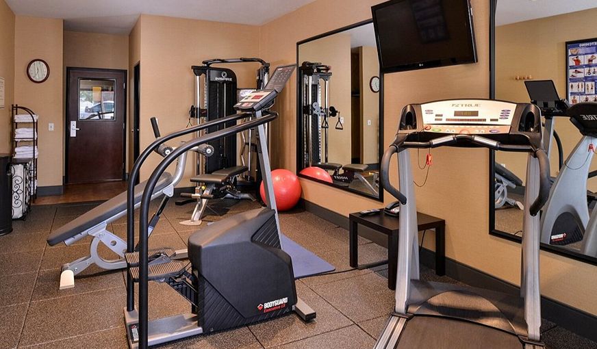 Best Western Wilsonville Inn & Suite, room with private jacuzzi, photo 7