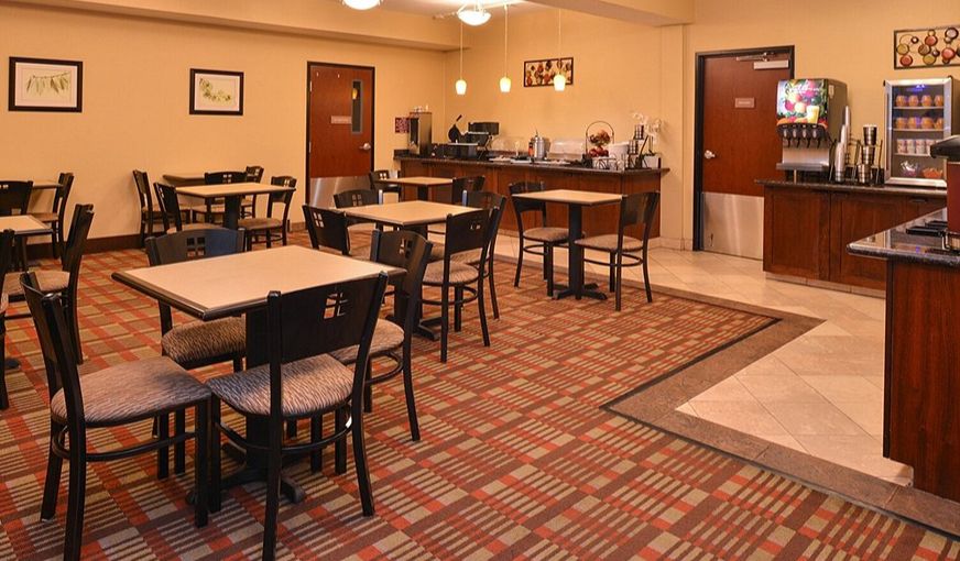 Best Western Wilsonville Inn & Suite, room with private jacuzzi, photo 8