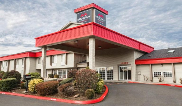 Bridgeway Inn & Suites Portland Airport
