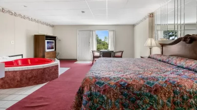 Candlewick Inn and Suites