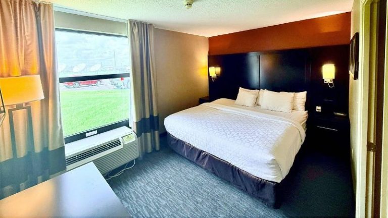 Clarion Inn & Suites Evansville Eastland Area