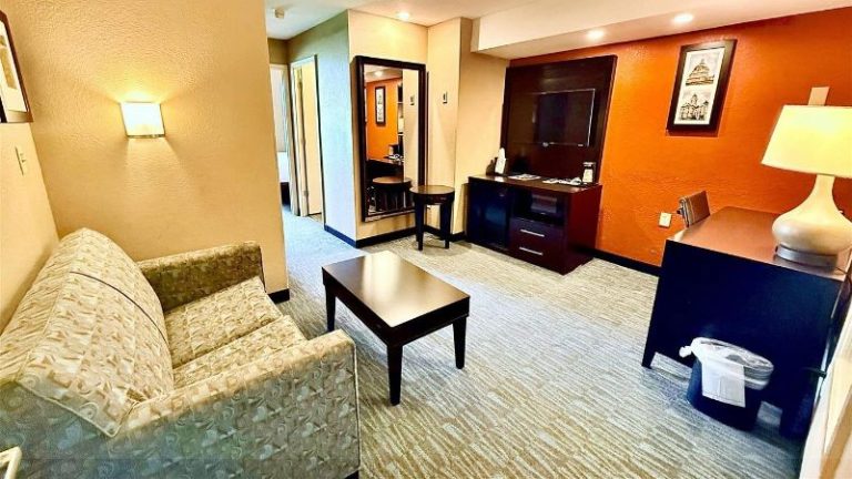 Clarion Inn & Suites Evansville Eastland Area