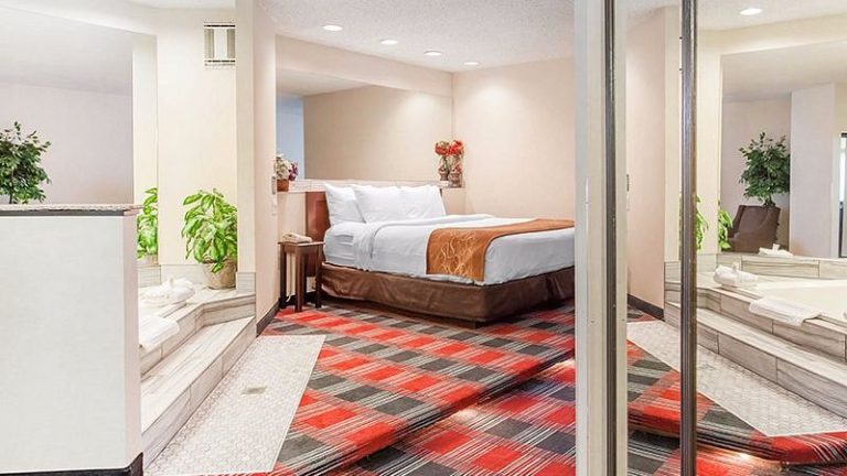 Comfort Suites Near Vancouver Mall