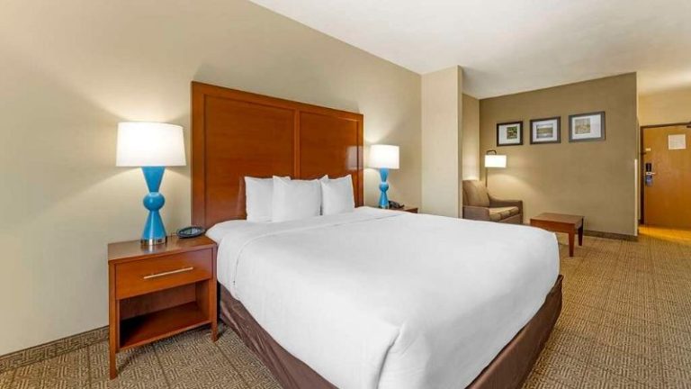 Comfort Suites Near Vancouver Mall