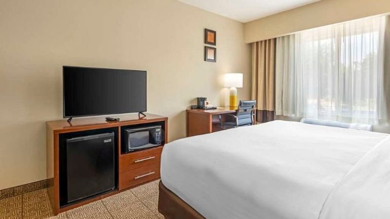 Comfort Suites Near Vancouver Mall