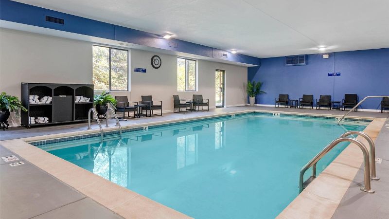 Comfort Suites St Charles – St Louis, room with private jacuzzi, photo 6
