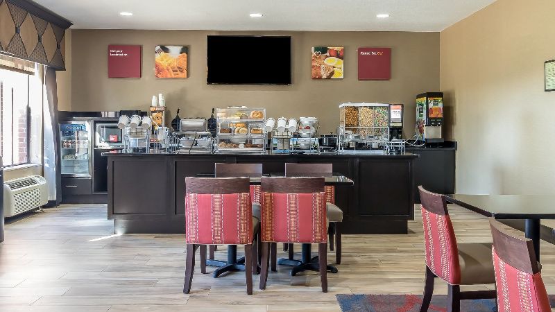 Comfort Suites St Charles – St Louis, room with private jacuzzi, photo 8