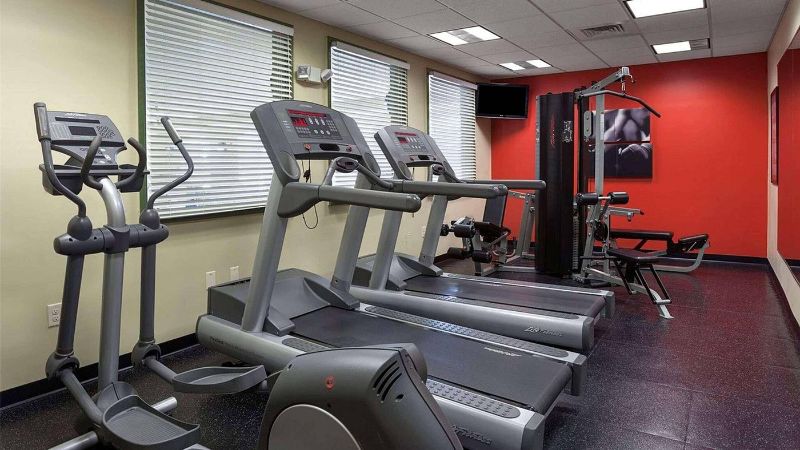 Country Inn & Suites by Radisson, Concord (Kannapolis), NC, room with private jacuzzi, photo 6