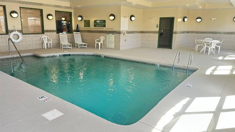 Country Inn & Suites by Radisson, Concord (Kannapolis), NC, room with private jacuzzi, photo 7