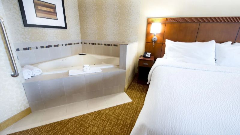 Courtyard by Marriott Mississauga-Airport Corporate Centre West